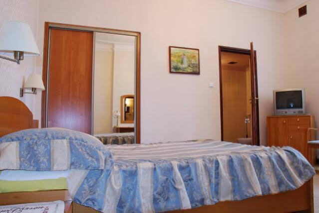 Hotel Daria Dworek Mysliwski Lodz  Exterior photo