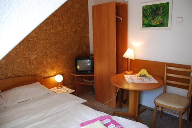 Hotel Daria Dworek Mysliwski Lodz  Exterior photo